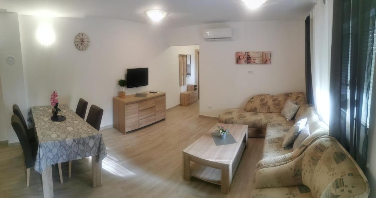 Apartments Slisko Porec Exterior photo